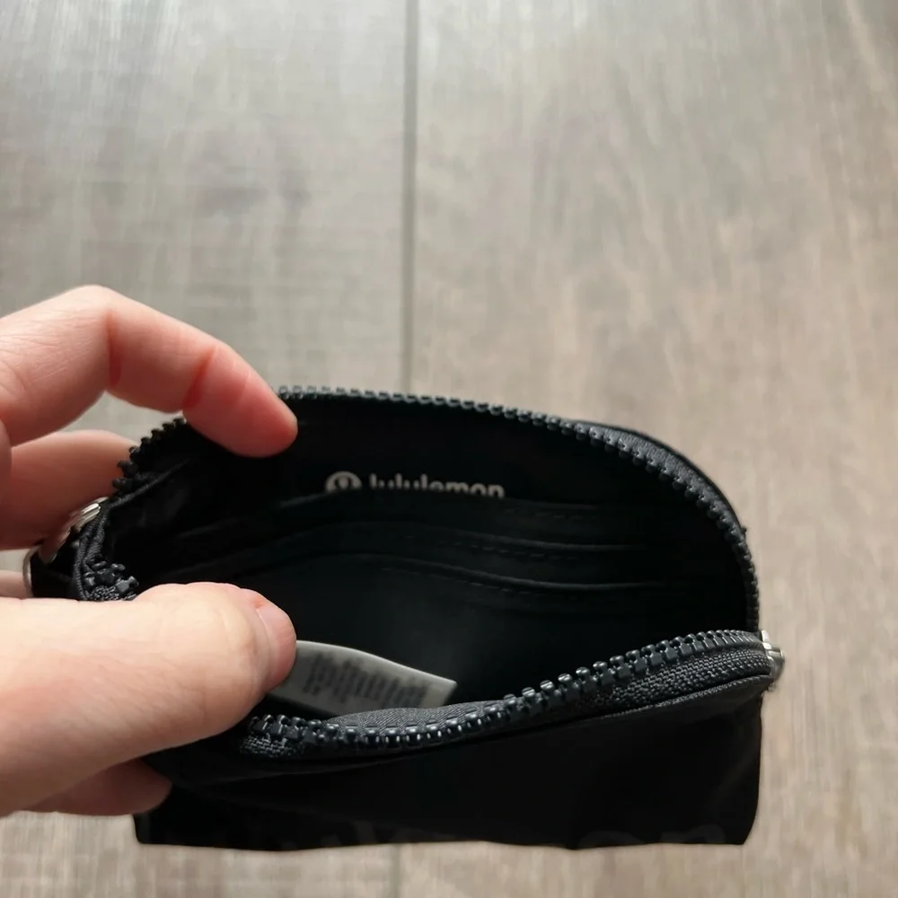 Lululemon Clippable Card Pouch in Black